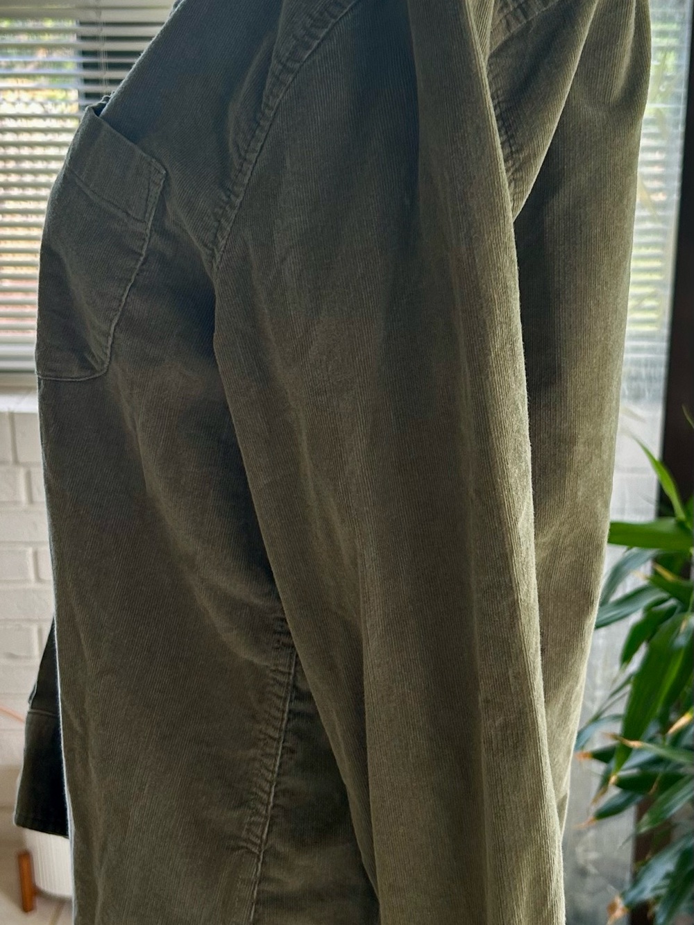 JACHS Girlfriend Olive Green Button-Front Women's Shirt - Picture 4 of 7